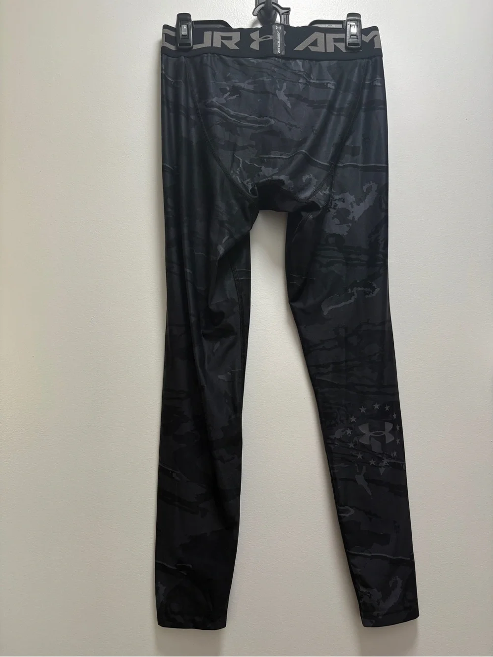Under Armour Men’s Black Camo Compression Compression Tights | L | winter sport
